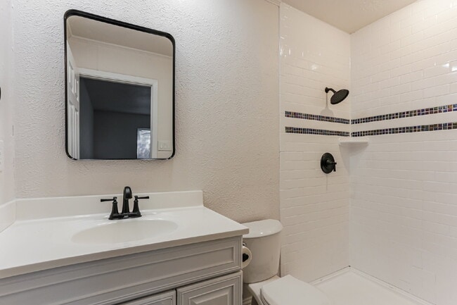 Building Photo - 507 Button Dr