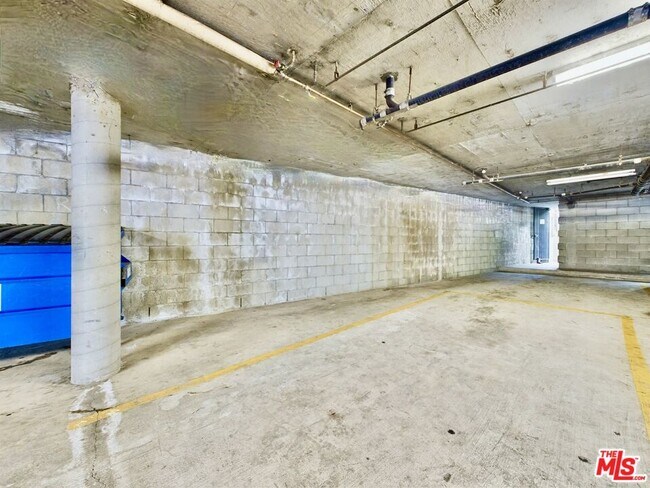 Building Photo - 4551 Kester Ave
