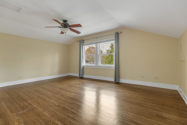 Building Photo - 518 South St