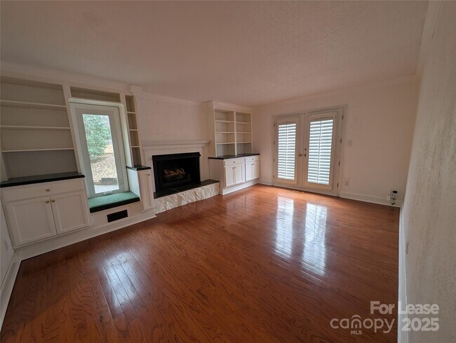 Building Photo - 3023 Shallowood Ln