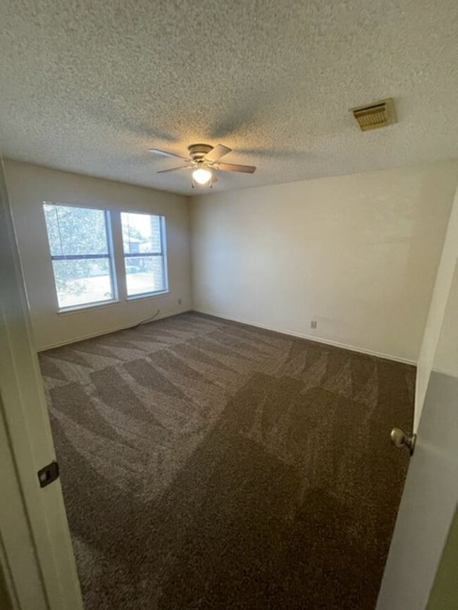 Building Photo - 5 br, 3 bath House - 7111 Valewood View