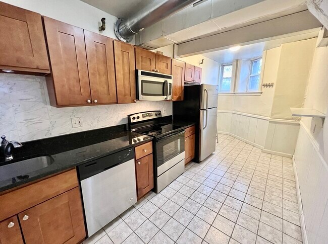 Building Photo - 337 Beacon St
