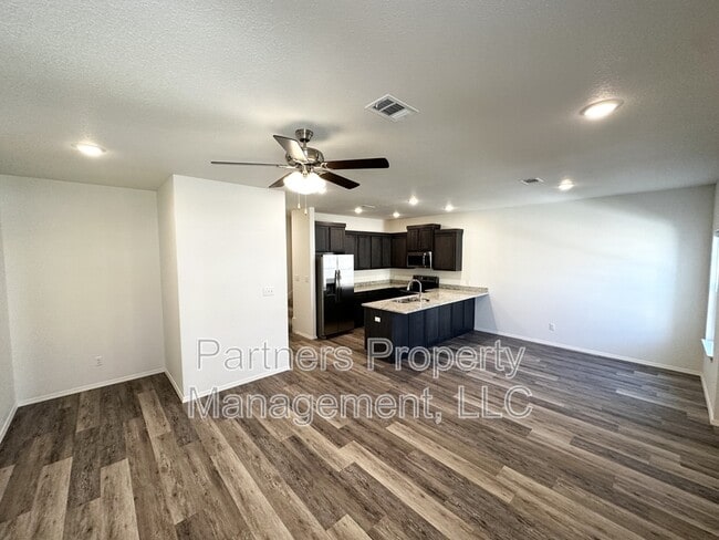 Building Photo - 928 S Amarillo Ave