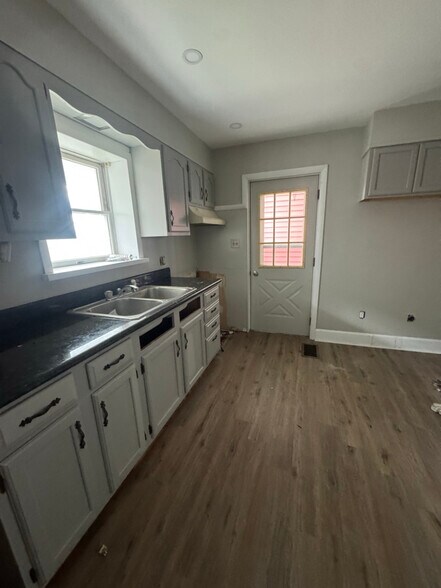 Building Photo - 3 W Evergreen St