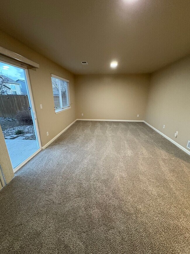 Building Photo - Lovely 3 bedroom/3 car tandem garage home in Lorson Ranch