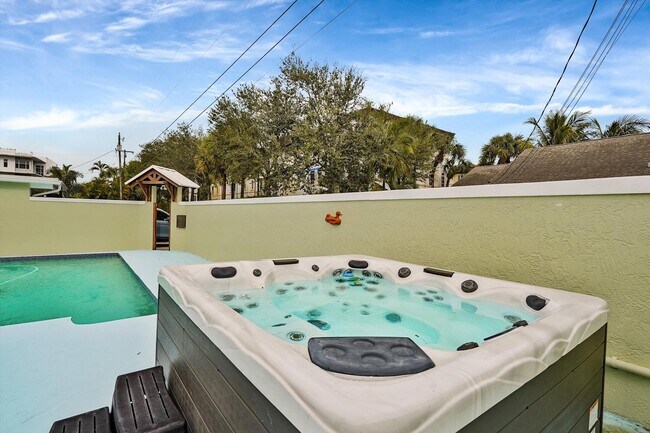 Building Photo - 810 Bamboo Ln