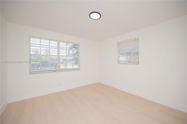 Building Photo - 3751 NE 17th Ave