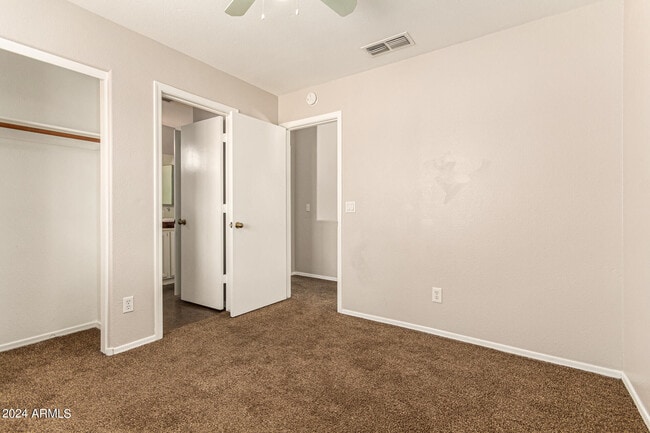Building Photo - 3223 E Poinsettia Dr
