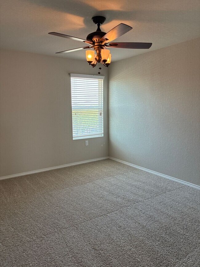 Building Photo - Charming 4 beds 2.5 baths in San Antonio!