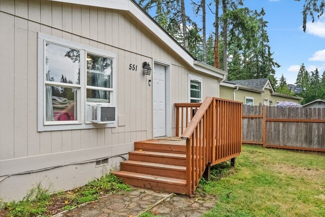 Building Photo - Updated and Spacious 3 bedroom in Timberlakes