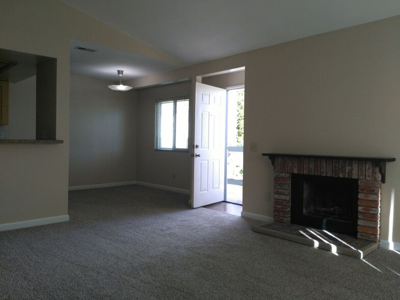 Building Photo - 9332 Twin Trails Dr