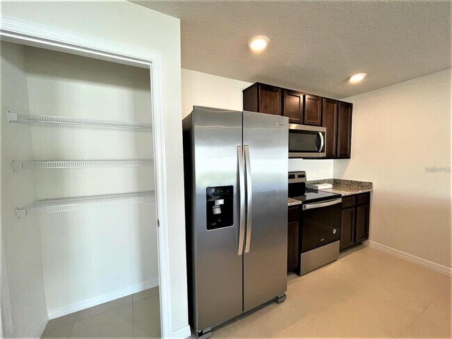 Building Photo - 550 Calico Scallop St