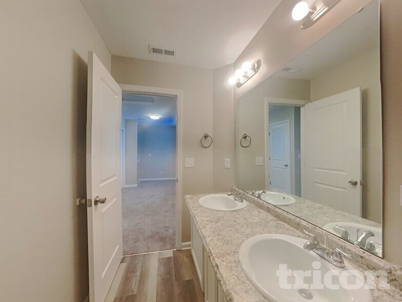 Building Photo - 1098 Tomahawk Pl