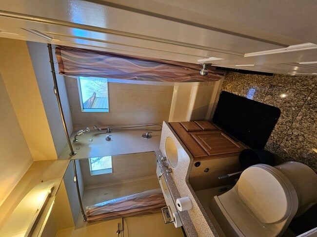 Building Photo - 1N670 River Dr