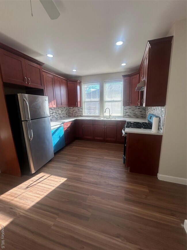 Building Photo - 33 Horatio St