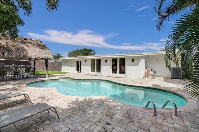 Building Photo - 1910 N Hibiscus Dr