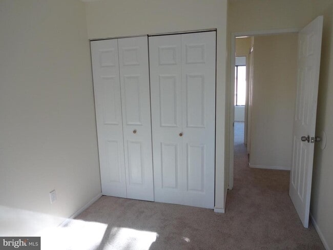 Building Photo - 2829 Cambridge Dr