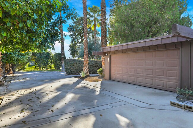 Building Photo - 261 Cordoba Way