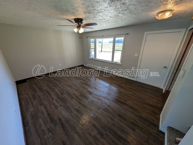 Building Photo - Spacious 4-Bedroom Home with Scenic Views ...
