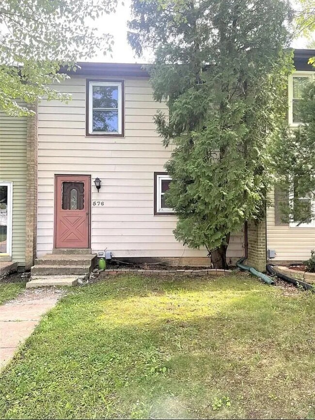 Building Photo - 576 Crestwood St SW