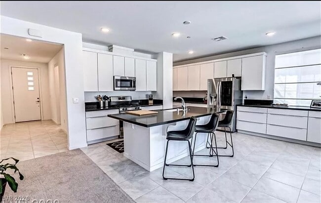 Building Photo - 817 Piermont court