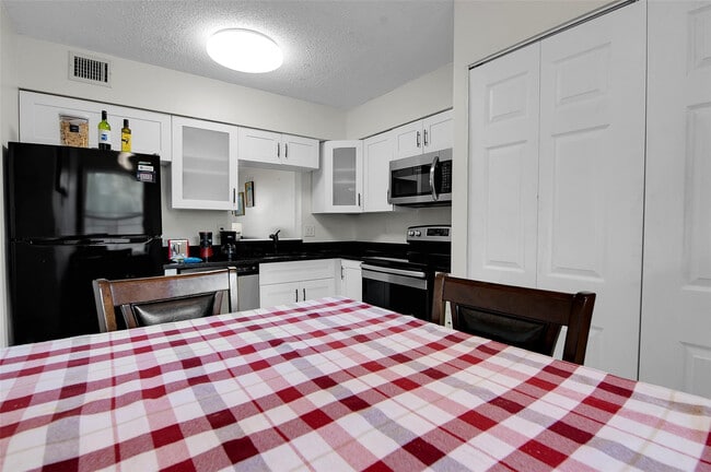 Building Photo - 260 NW 76th Ave