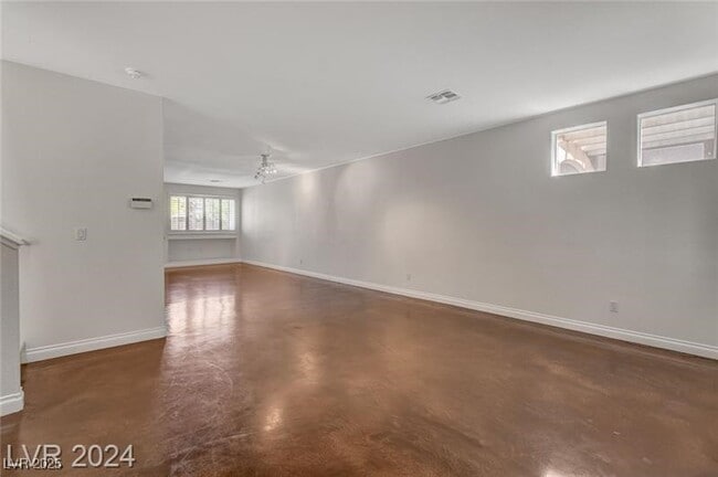 Building Photo - 9420 San Laguna Ct