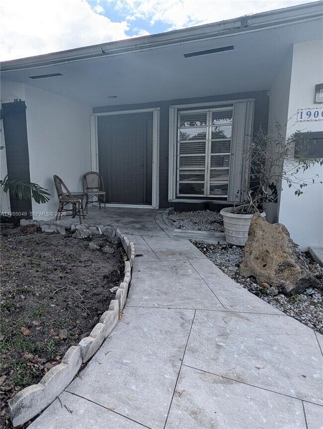 Building Photo - 1900 NE 186th Dr