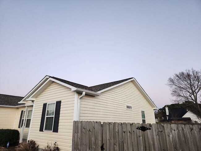 Building Photo - Sneads Ferry charm in Justice Farms
