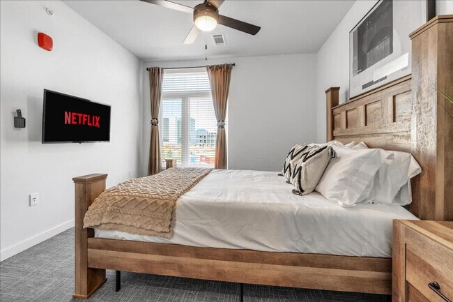 Building Photo - 5100 W Park Ave