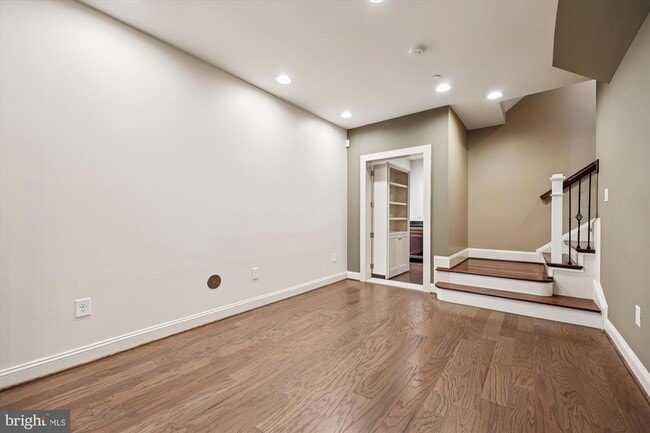 Building Photo - 448 Salk Cir