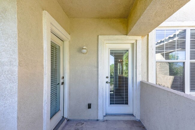 Building Photo - 3 Bedroom North Las Vegas Condo Convenient...