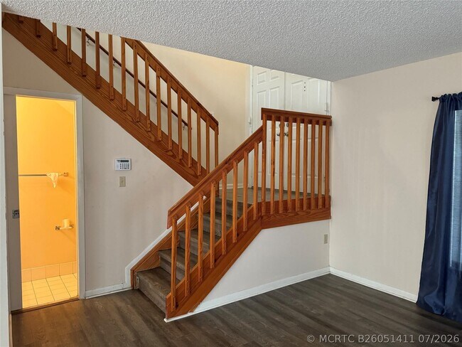 Building Photo - 4235 SW 72nd Way