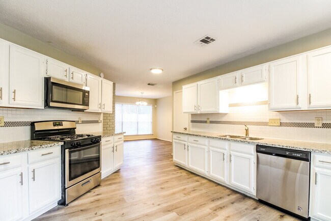 Building Photo - 2222 Victoria Ct