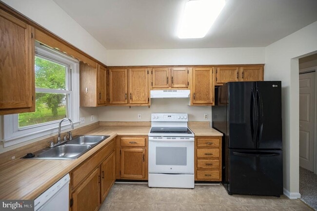 Building Photo - 2111 Mills Dr