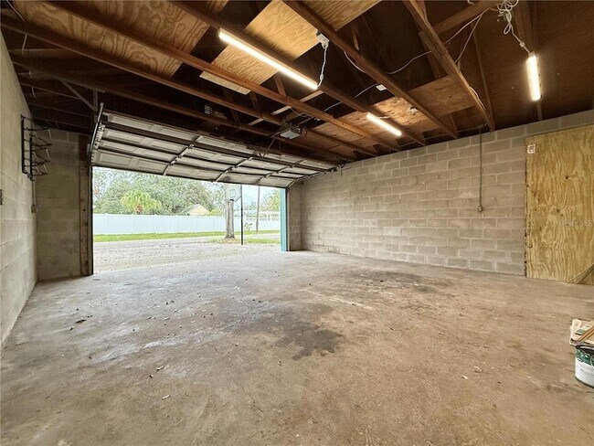Building Photo - 7002 S Shamrock Rd