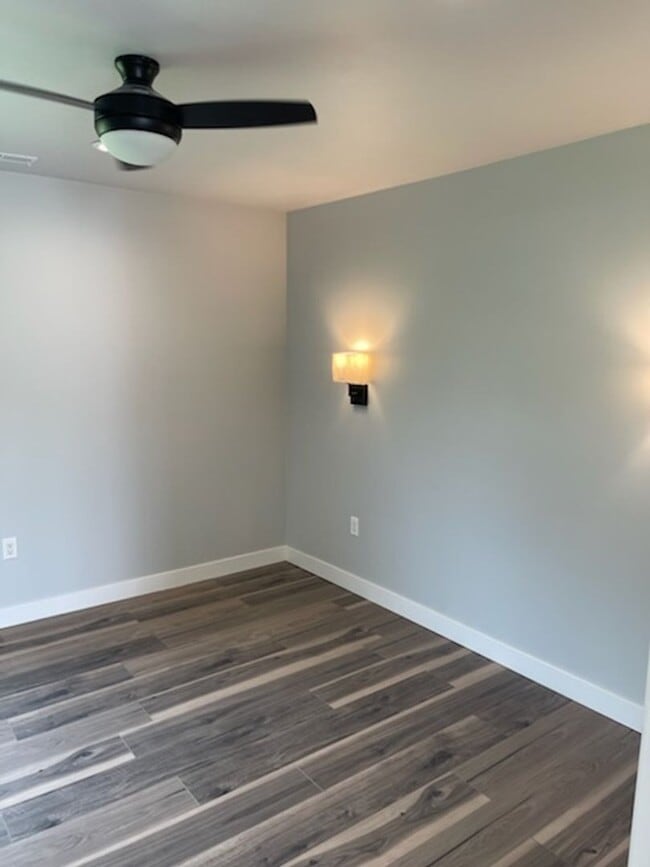 Building Photo - 4 Bedroom Home on 4 Acres, Crown Point Schools!