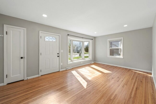 Building Photo - 6520 Stevens Ave