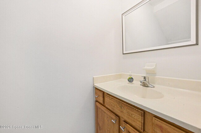 Building Photo - 1734 Avocado Ave