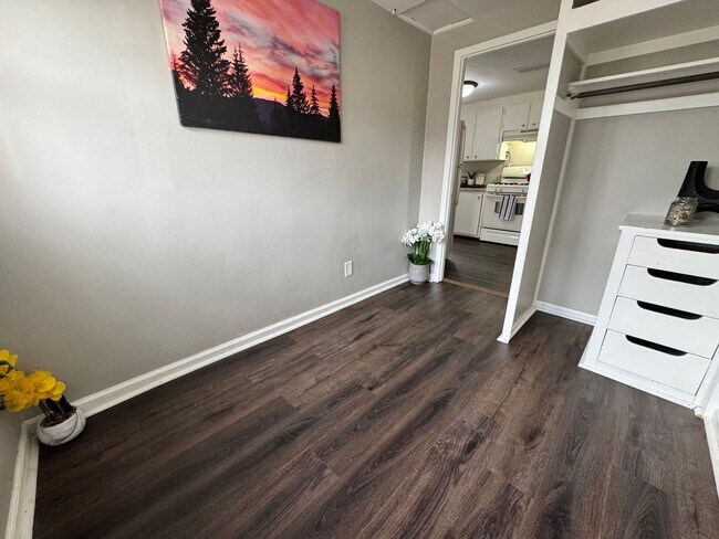 Building Photo - 2 bed, 1 bath home for rent in Waterloo