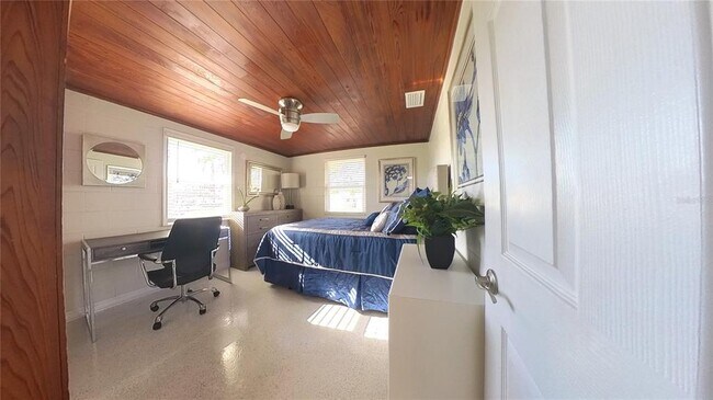 Building Photo - 511 Dona Dr