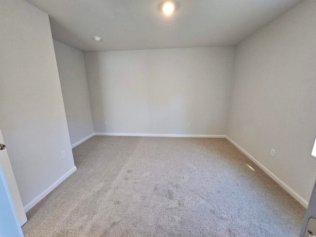 Building Photo - 805 Wapama St