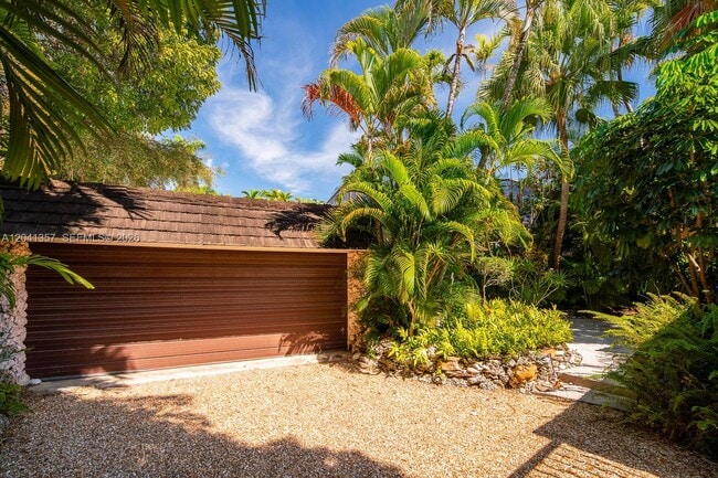 Building Photo - 3441 Poinciana Ave