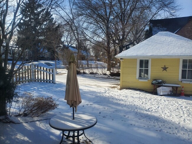 Building Photo - 203/205 N Spring St