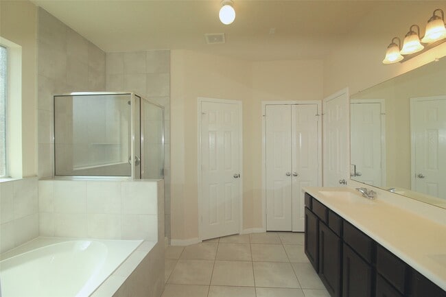 Building Photo - 24306 Piazza Dr