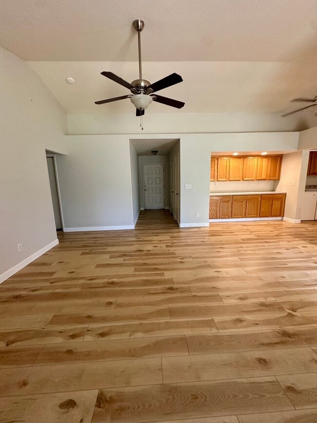 Building Photo - Well maintained 3 Bedroom Home in Willow G...