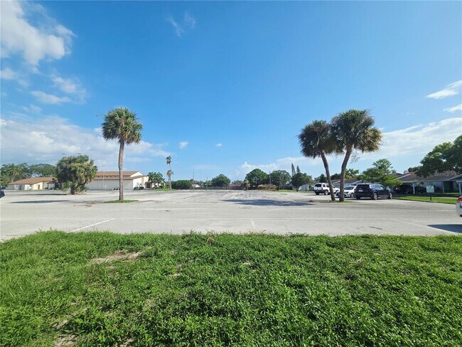 Building Photo - 6425 Drexel Dr