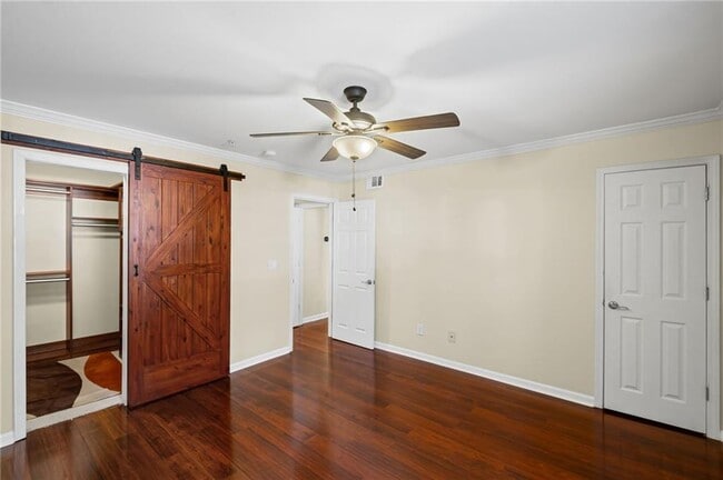 Building Photo - 401 Augusta Dr