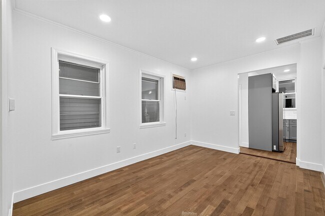 Building Photo - 93 W 11th St