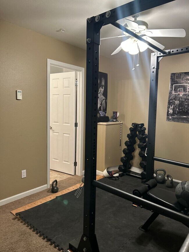 Building Photo - Century 21 Gold Rush - 3 bed, 2.5 bath (North Pole)